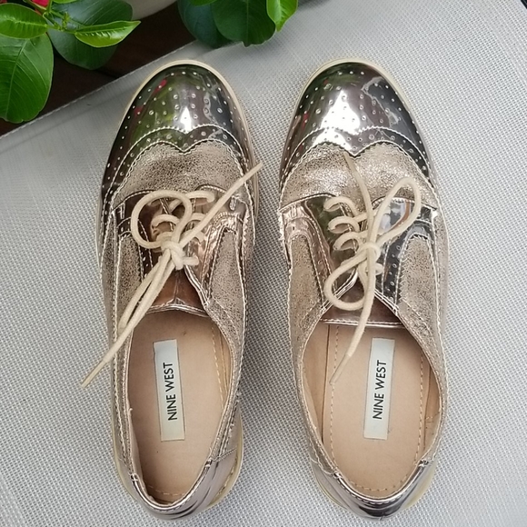 VGUC Peyton Gold Nine West Spectator Platform - Picture 2 of 5